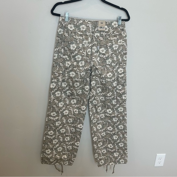Women’s Levi’s 94 Baggy Cargo Pants, Green Floral, 26X30 - Picture 8 of 10